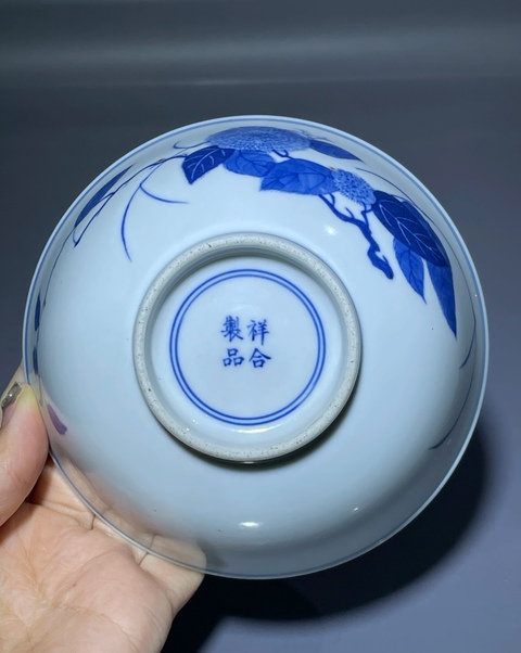 古玩陶瓷花卉紋青花碗真品鑒賞圖