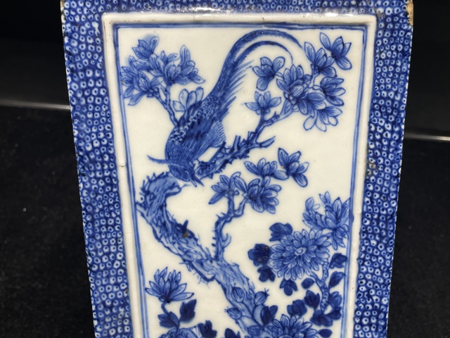 古玩陶瓷花鳥紋青花瓶真品鑒賞圖