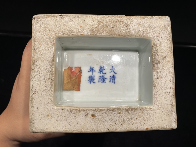 古玩陶瓷花鳥紋青花瓶真品鑒賞圖