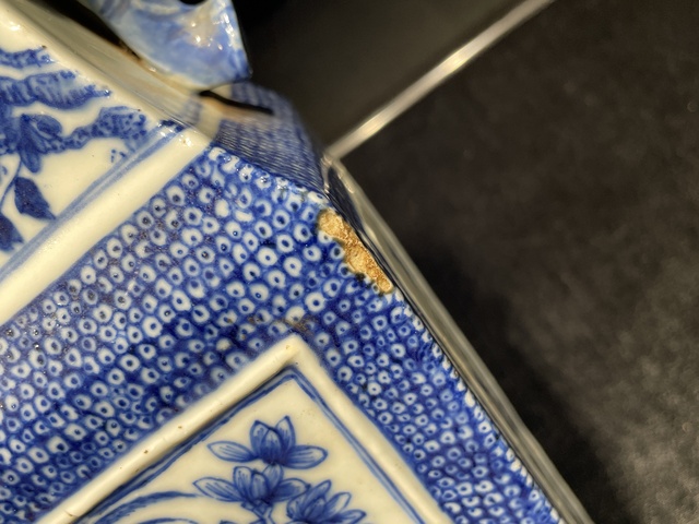 古玩陶瓷花鳥紋青花瓶真品鑒賞圖
