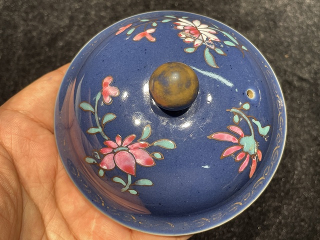 古玩陶瓷霽藍釉粉彩花卉紋執壺真品鑒賞圖