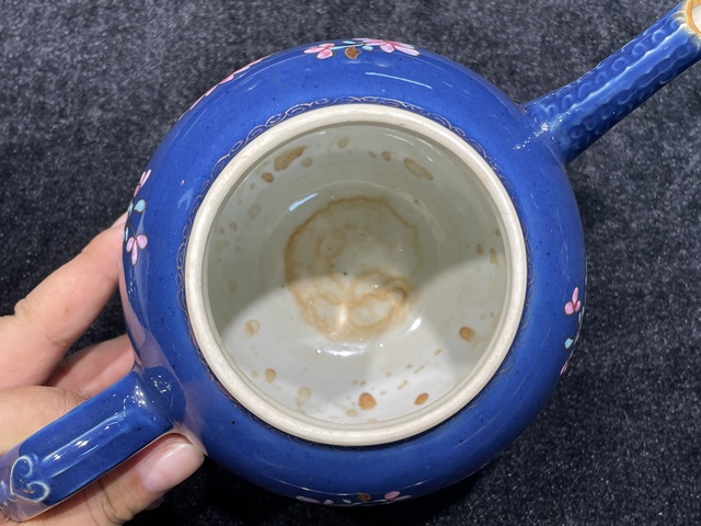 古玩陶瓷霽藍釉粉彩花卉紋執壺真品鑒賞圖