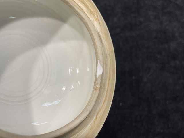 古玩陶瓷霽藍釉粉彩花卉紋執壺真品鑒賞圖