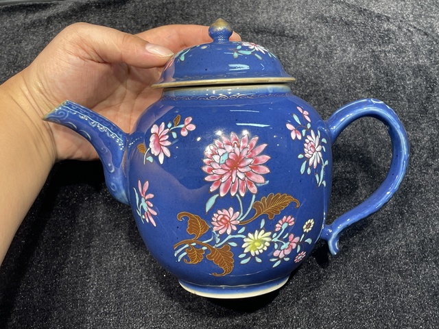 古玩陶瓷霽藍釉粉彩花卉紋執壺真品鑒賞圖