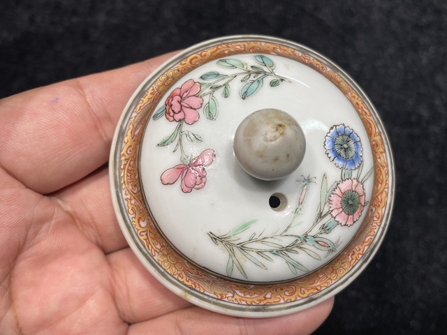 古玩陶瓷博古圖粉彩執壺真品鑒賞圖