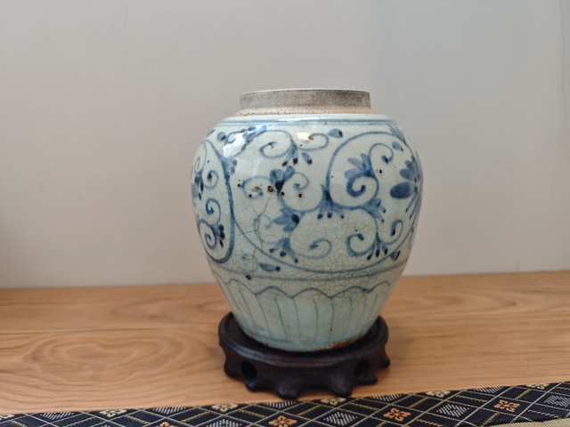 古玩陶瓷花卉紋青花罐真品鑒賞圖