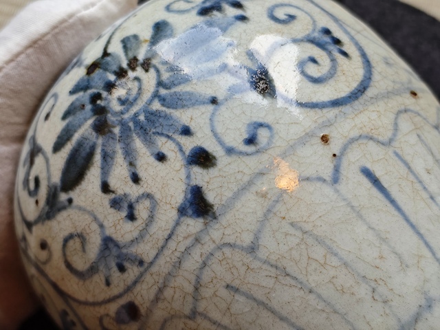 古玩陶瓷花卉紋青花罐真品鑒賞圖