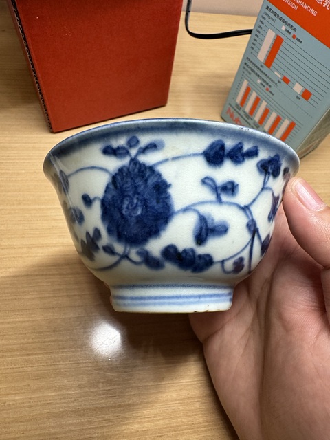 古玩陶瓷青花纏枝花卉紋杯真品鑒賞圖