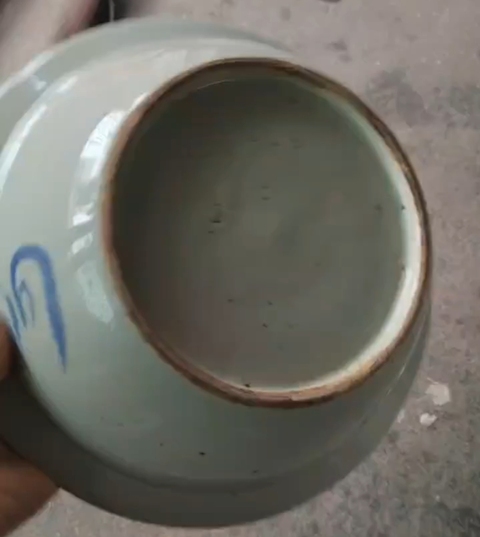 古玩陶瓷青花淡描花卉紋折沿盆真品鑒賞圖