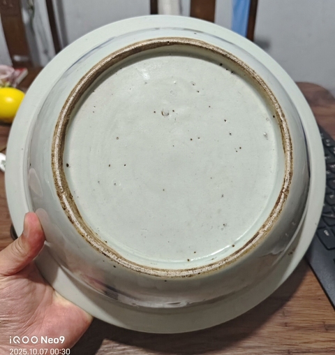 古玩陶瓷青花淡描花卉紋折沿盆真品鑒賞圖