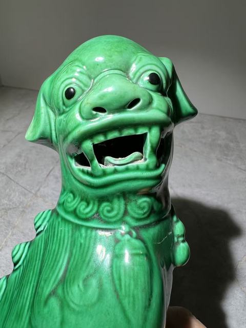 古玩陶瓷綠釉獅子擺件真品鑒賞圖