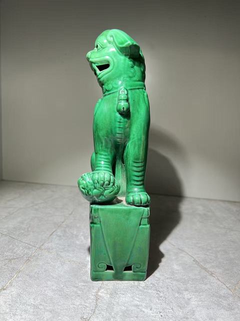 古玩陶瓷綠釉獅子擺件真品鑒賞圖