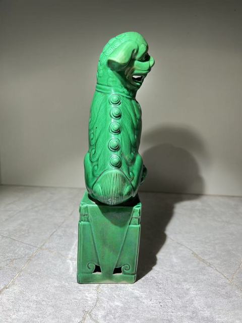古玩陶瓷綠釉獅子擺件真品鑒賞圖