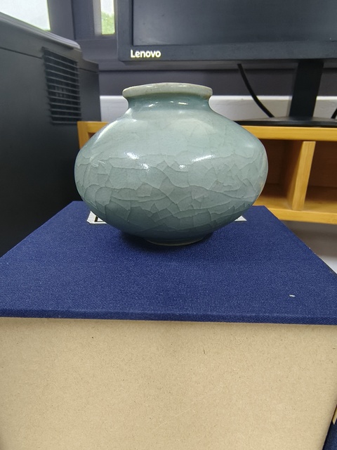 古玩陶瓷龍泉窯青釉水盂真品鑒賞圖