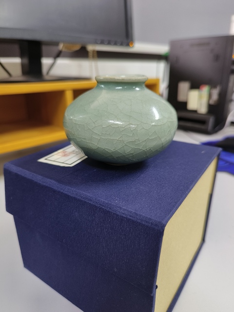 古玩陶瓷龍泉窯青釉水盂真品鑒賞圖