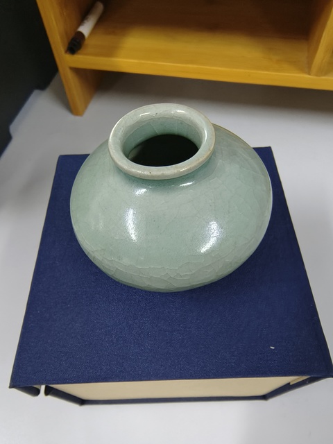 古玩陶瓷龍泉窯青釉水盂真品鑒賞圖