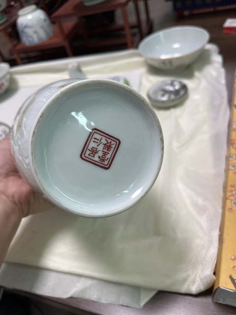 古玩陶瓷粉彩瓶真品鑒賞圖