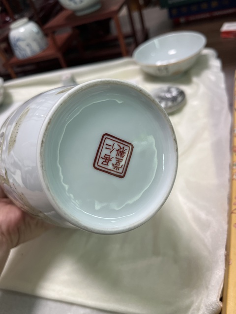 古玩陶瓷粉彩瓶真品鑒賞圖