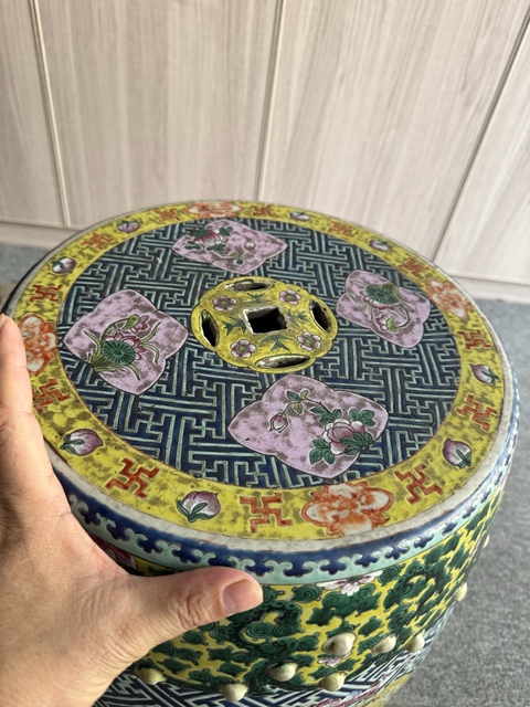 古玩陶瓷粉彩花卉開窗龍鳳紋繡墩真品鑒賞圖