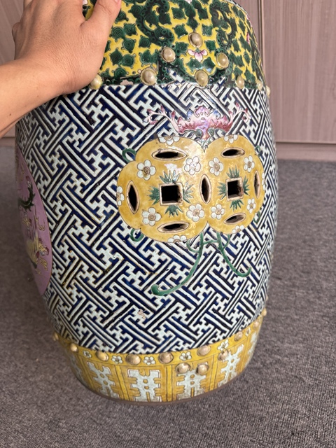 古玩陶瓷粉彩花卉開窗龍鳳紋繡墩真品鑒賞圖