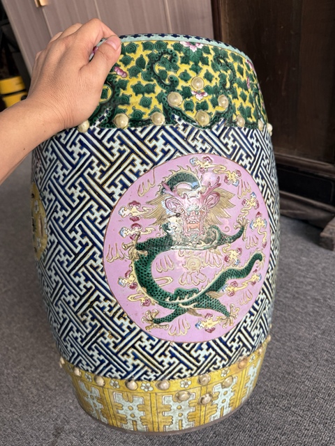古玩陶瓷粉彩花卉開窗龍鳳紋繡墩真品鑒賞圖