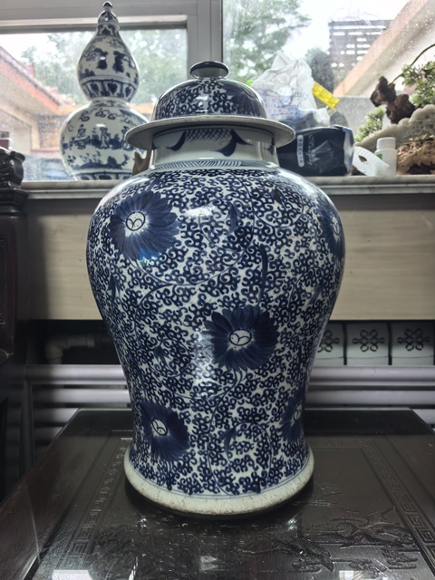 古玩陶瓷花卉紋青花將軍罐真品鑒賞圖