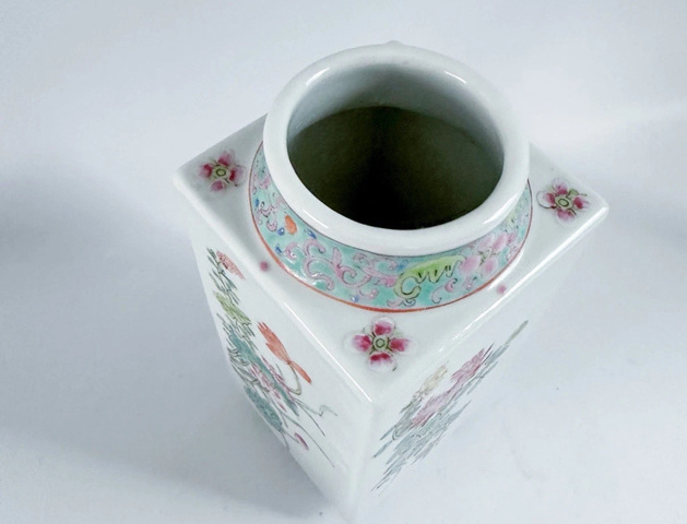 古玩陶瓷粉彩四季花卉紋琮式瓶真品鑒賞圖