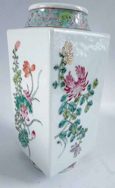 古玩陶瓷粉彩四季花卉紋琮式瓶真品鑒賞圖
