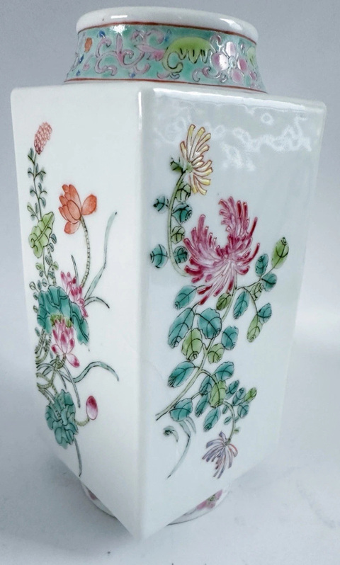 古玩陶瓷粉彩四季花卉紋琮式瓶真品鑒賞圖