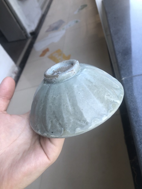 古玩陶瓷龍泉青瓷刻仰蓮紋碗真品鑒賞圖