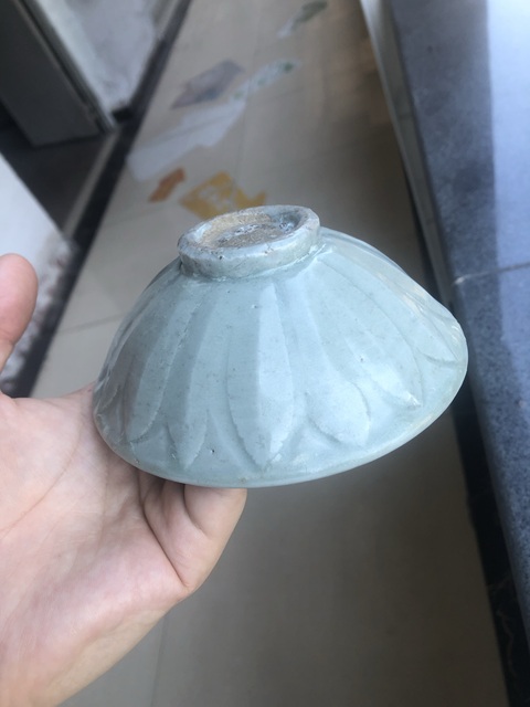 古玩陶瓷龍泉青瓷刻仰蓮紋碗真品鑒賞圖