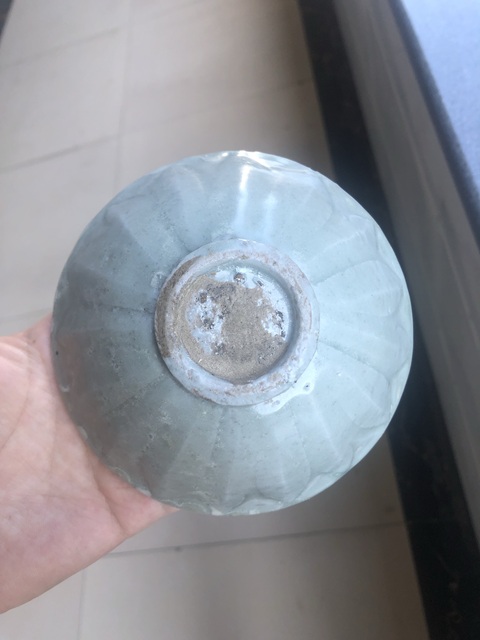 古玩陶瓷龍泉青瓷刻仰蓮紋碗真品鑒賞圖