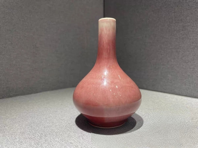 古玩陶瓷紅釉瓶拍賣，當前價格9800元