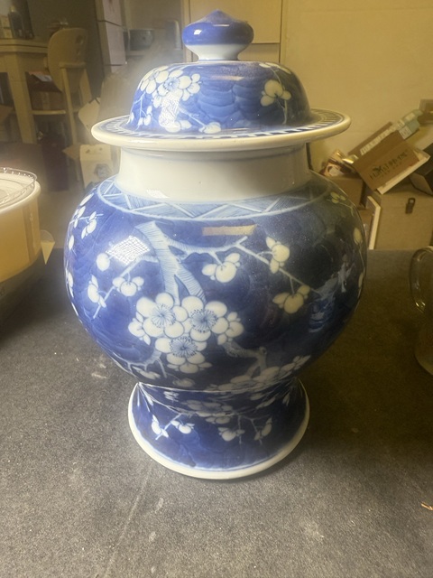 古玩陶瓷青花留白冰梅紋將軍罐真品鑒賞圖