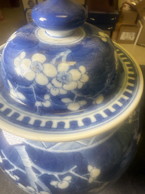 古玩陶瓷青花留白冰梅紋將軍罐真品鑒賞圖