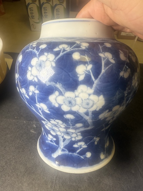 古玩陶瓷青花留白冰梅紋將軍罐真品鑒賞圖