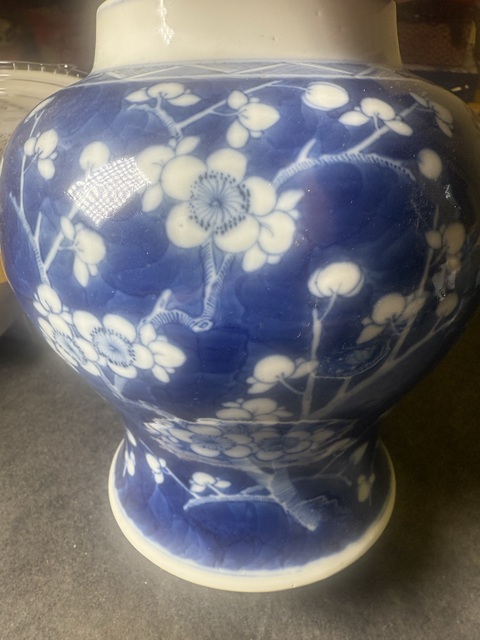 古玩陶瓷青花留白冰梅紋將軍罐真品鑒賞圖