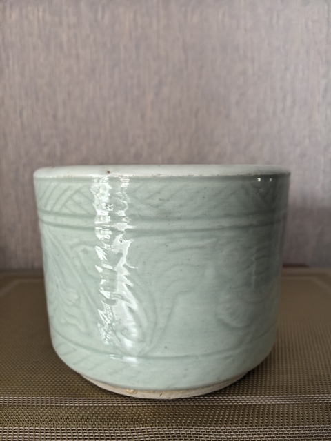 古玩陶瓷豆青釉刻花圈足筒式香爐真品鑒賞圖