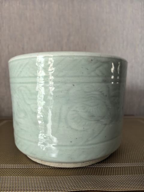 古玩陶瓷豆青釉刻花圈足筒式香爐真品鑒賞圖