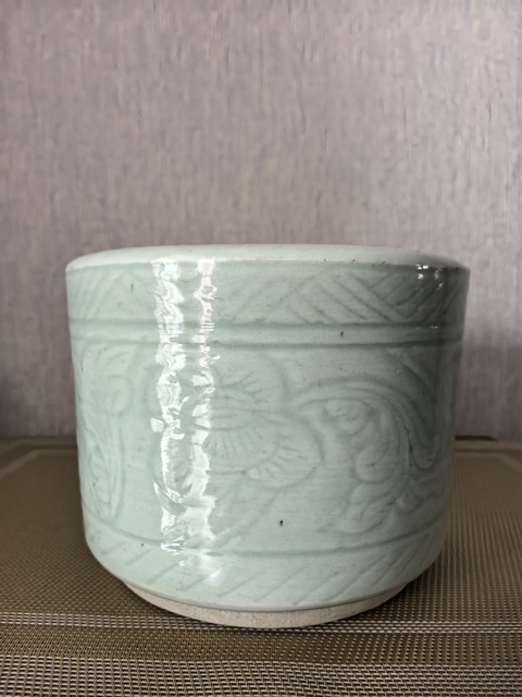 古玩陶瓷豆青釉刻花圈足筒式香爐真品鑒賞圖