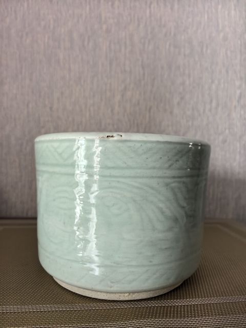 古玩陶瓷豆青釉刻花圈足筒式香爐真品鑒賞圖