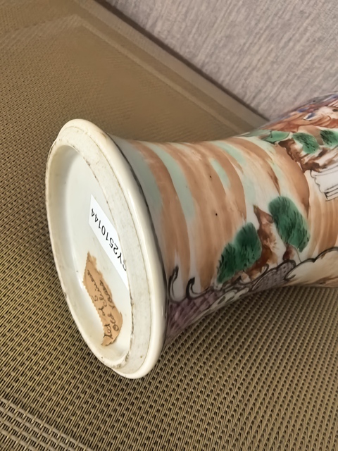 古玩陶瓷人物紋廣彩雞腿瓶真品鑒賞圖