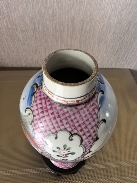 古玩陶瓷人物紋廣彩雞腿瓶真品鑒賞圖