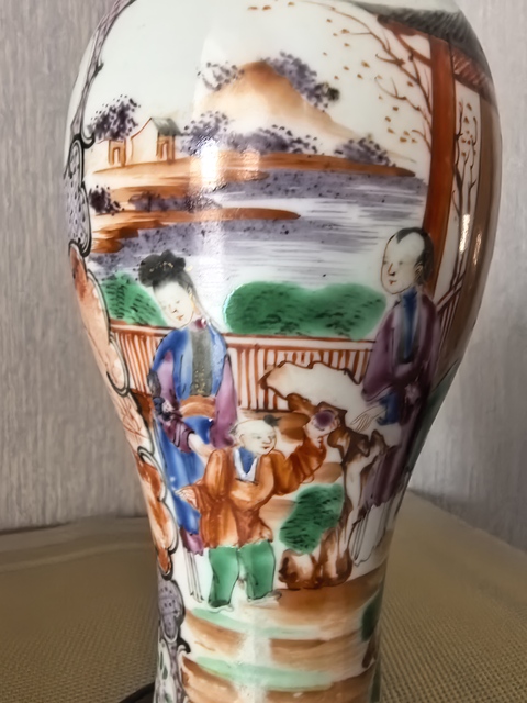 古玩陶瓷人物紋廣彩雞腿瓶真品鑒賞圖