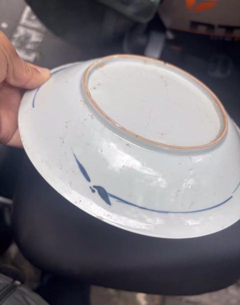 古玩陶瓷青花花卉紋盤真品鑒賞圖