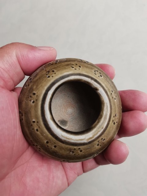 古玩陶瓷長沙窯青釉印花水盂真品鑒賞圖