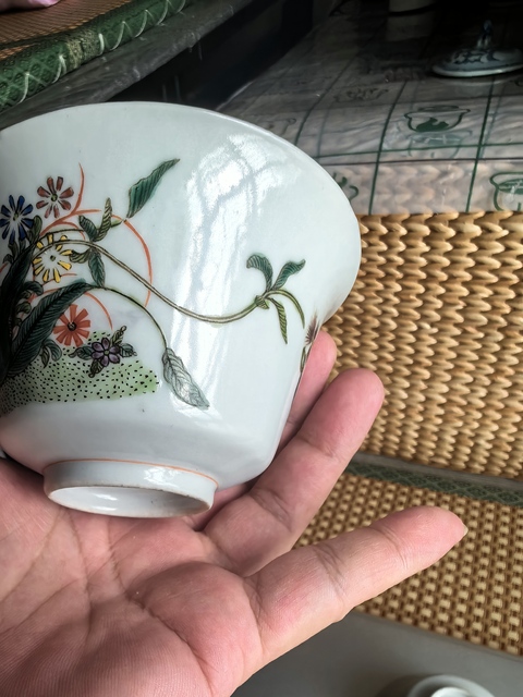 古玩陶瓷花卉紋粉彩杯真品鑒賞圖