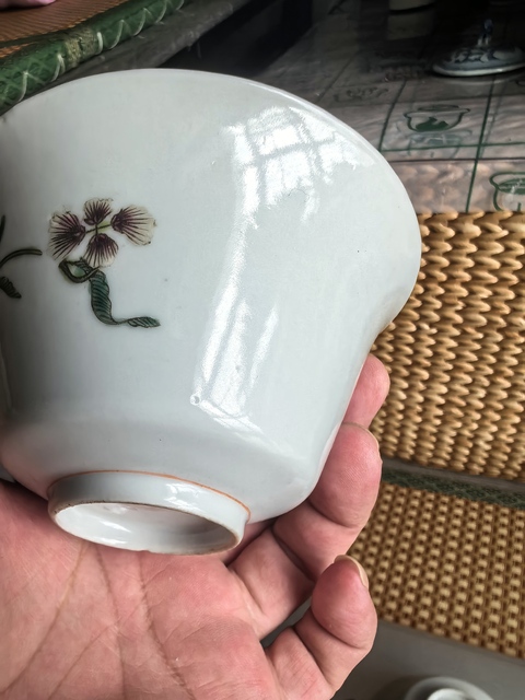 古玩陶瓷花卉紋粉彩杯真品鑒賞圖