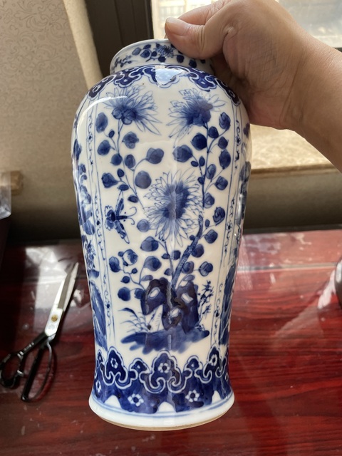 古玩陶瓷光緒·青花開窗人物花卉紋瓶 真品鑒賞圖