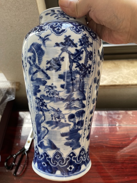 古玩陶瓷光緒·青花開窗人物花卉紋瓶 真品鑒賞圖